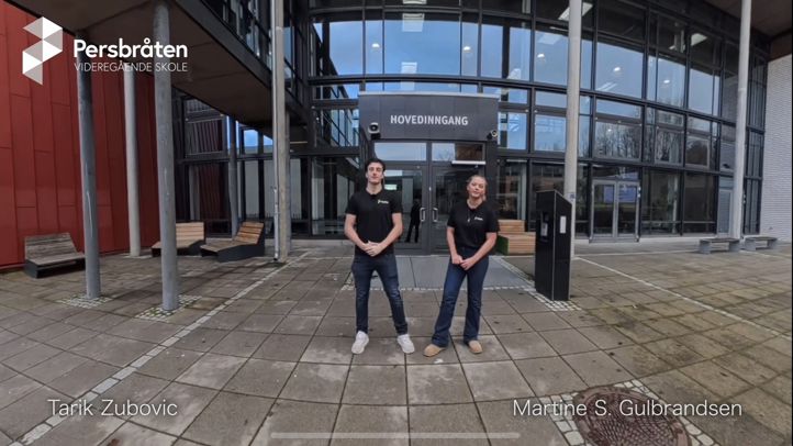 To menn som står foran en bygning